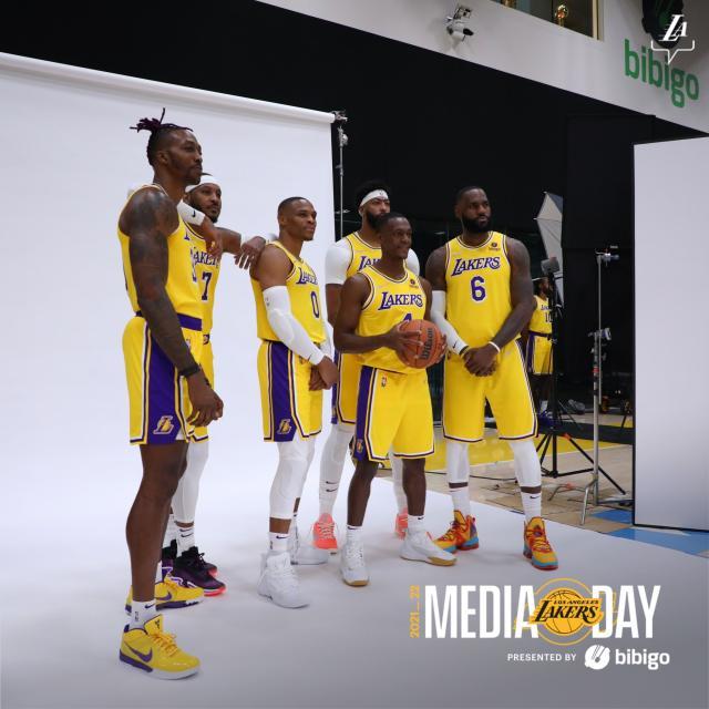 1632920269773092611.jpg Lakers-Media-Day-team-photo.jpg