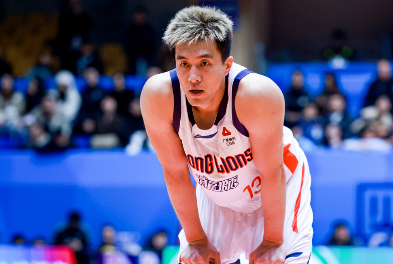 开云-郭艾伦25+6赛季新高！广州负青岛4连败 徐昕14+12段昂君24分